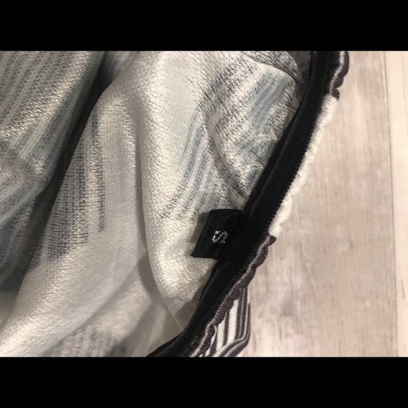 Geometric Romper - Picture 2 of 3